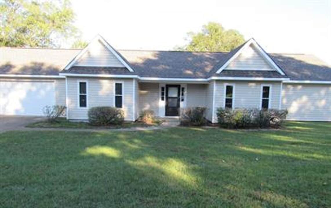 138 Valleyview Dr in Enterprise, AL - Foto de edificio