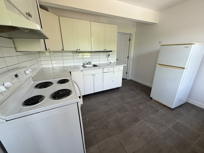 78 Geneva St in St Catharines, ON - Building Photo - Building Photo