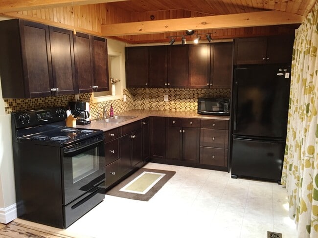 223 London St in Peterborough, ON - Building Photo - Building Photo