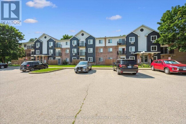 275-275 Eiwo Ct in Waterloo, ON - Building Photo - Building Photo
