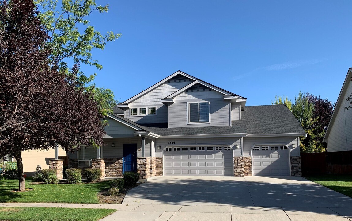 1844 W Glade Creek St in Meridian, ID - Building Photo