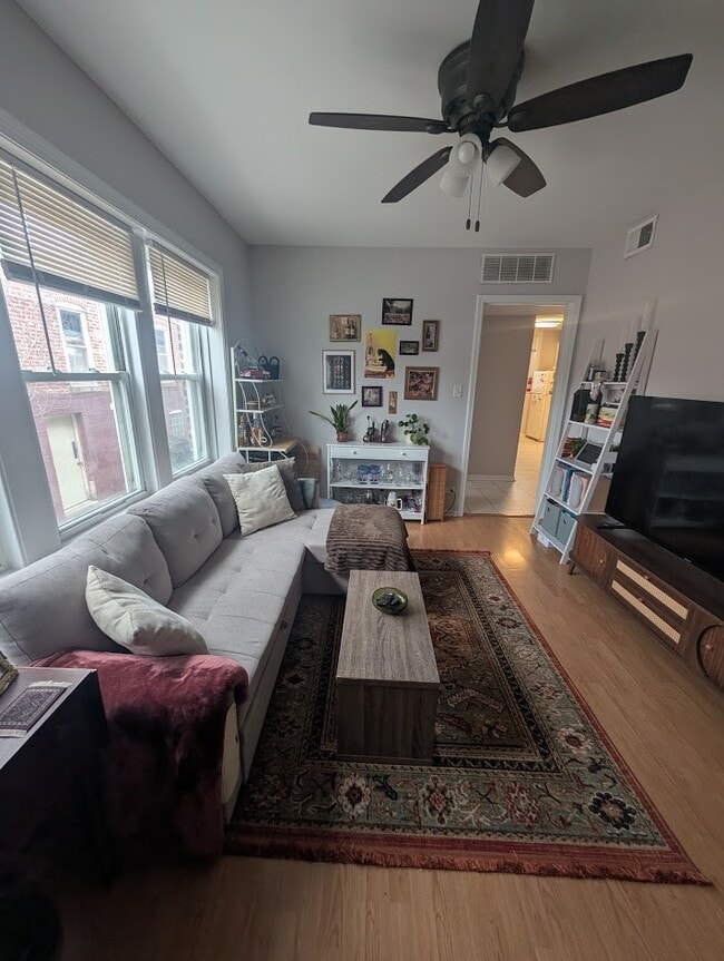 2344 W Barry Ave in Chicago, IL - Building Photo - Building Photo