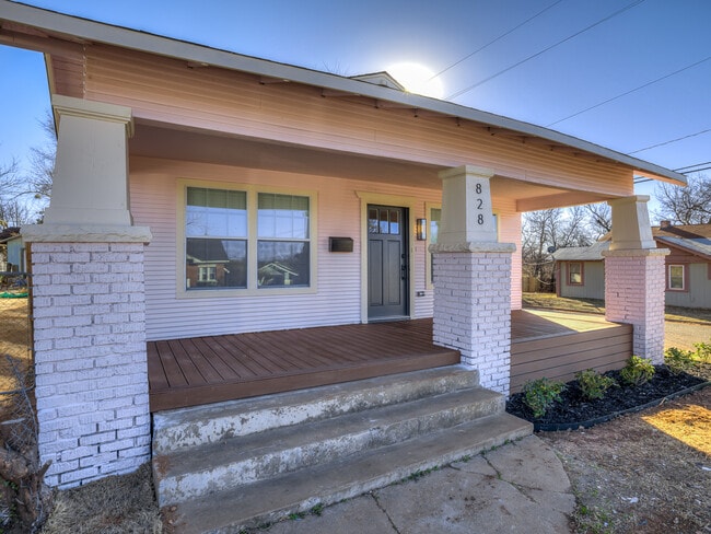 828 NW 32nd St in Oklahoma City, OK - Foto de edificio - Building Photo