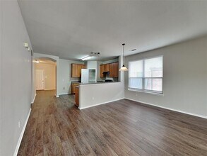 12509 Patnoe Dr in Burleson, TX - Foto de edificio - Building Photo