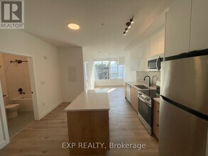 1600 James Naismith Dr in Ottawa, ON - Building Photo - Building Photo