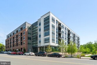 1761 Old Meadow Rd in McLean, VA - Building Photo - Building Photo