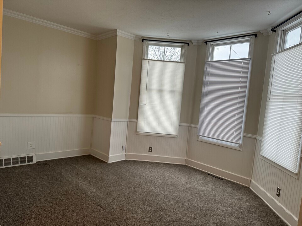 37941 Euclid Ave, Unit 1 in Kirtland, OH - Building Photo