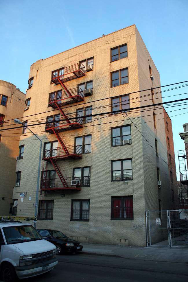 2515 Davidson Ave in Bronx, NY - Building Photo - Building Photo