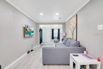 2907 E Washington St in Orlando, FL - Building Photo - Building Photo