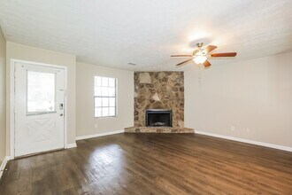 1964 Taffeta Trail in Lithonia, GA - Foto de edificio - Building Photo