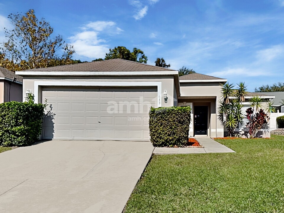 613 Sun Bluff Ln in Apopka, FL - Building Photo