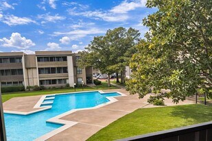 3035 Walnut Bend Ln in Houston, TX - Building Photo