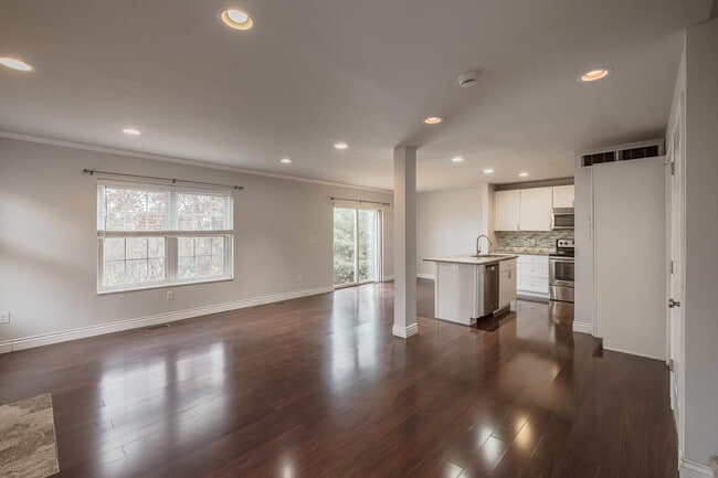 324 Stratford Ln in Lake Orion, MI - Building Photo - Building Photo