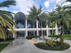 494 NW 165th St in Miami, FL - Building Photo - Building Photo