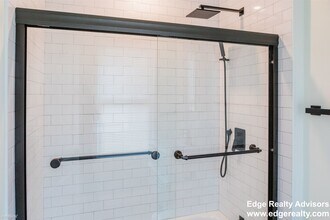 92 Lexington St-Unit -Apt 1 in Boston, MA - Foto de edificio - Building Photo