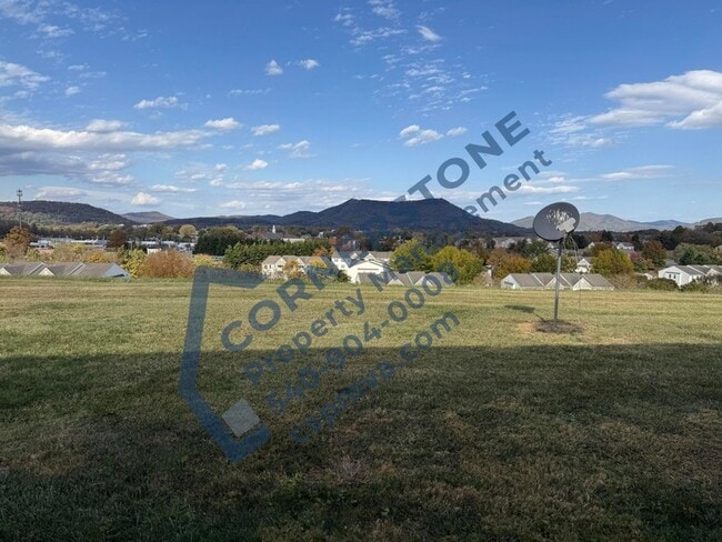 6500 Carefree Ln in Hollins, VA - Building Photo - Building Photo