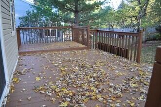 15 Whispering Dr in Streamwood, IL - Building Photo - Building Photo