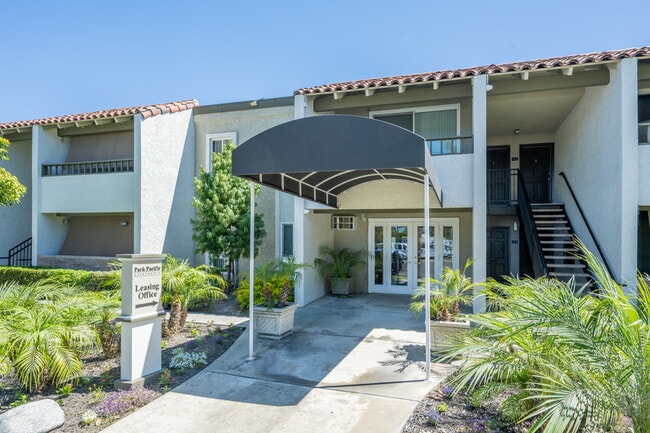 Park Pacific in Fountain Valley, CA - Foto de edificio - Building Photo