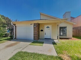 942 Somercotes Ln in Channelview, TX - Building Photo