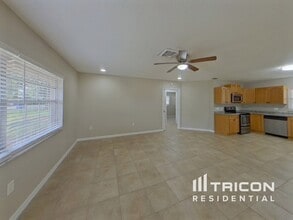 10811 La Vista Loop in Riverview, FL - Foto de edificio - Building Photo