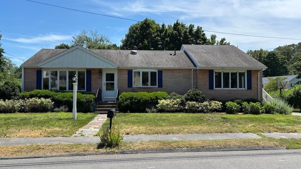 14 Manomet Rd in Woburn, MA - Building Photo