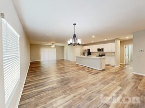 95 Prairie Falcon Dr in Groveland, FL - Foto de edificio - Building Photo