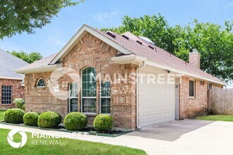 700 Shady Meadow Ln in Glenn Heights, TX - Foto de edificio - Building Photo