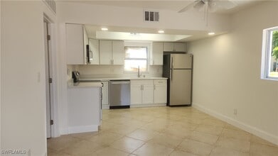 2590 First St in Ft. Myers, FL - Building Photo - Building Photo