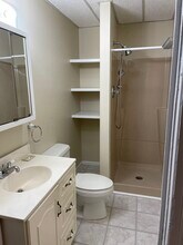 54 Oxford Rd, Unit First floor right in New Hartford, NY - Building Photo - Building Photo