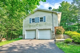 128 Cedar Cliff Rd in Monroe, NY - Building Photo - Building Photo