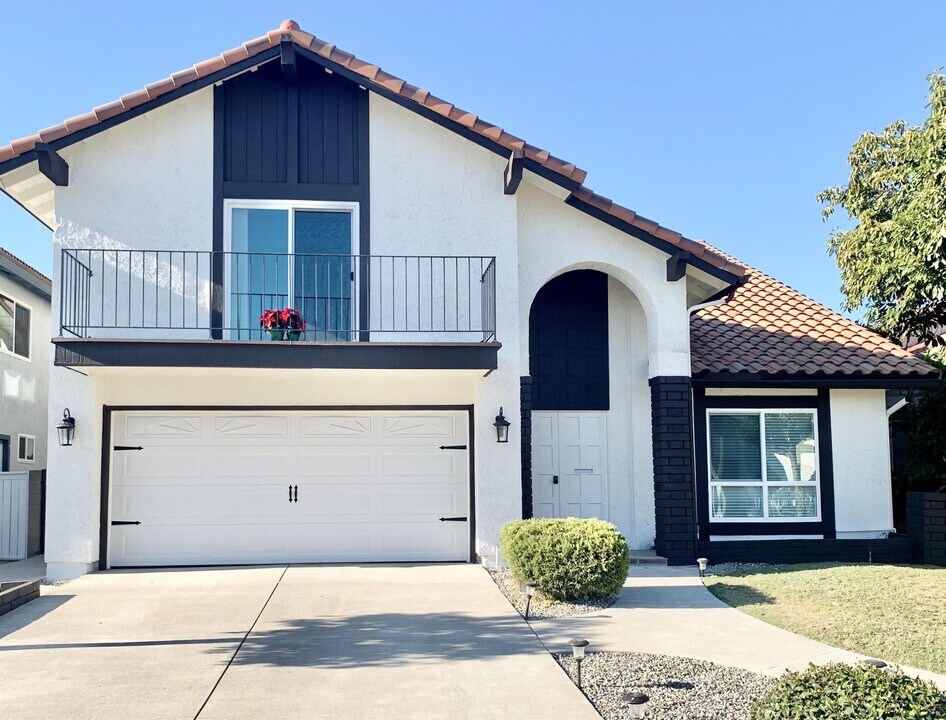 14931 Mayten Ave in Irvine, CA - Building Photo
