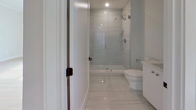 104 Warren St, Unit 2 in Boston, MA - Building Photo - Building Photo