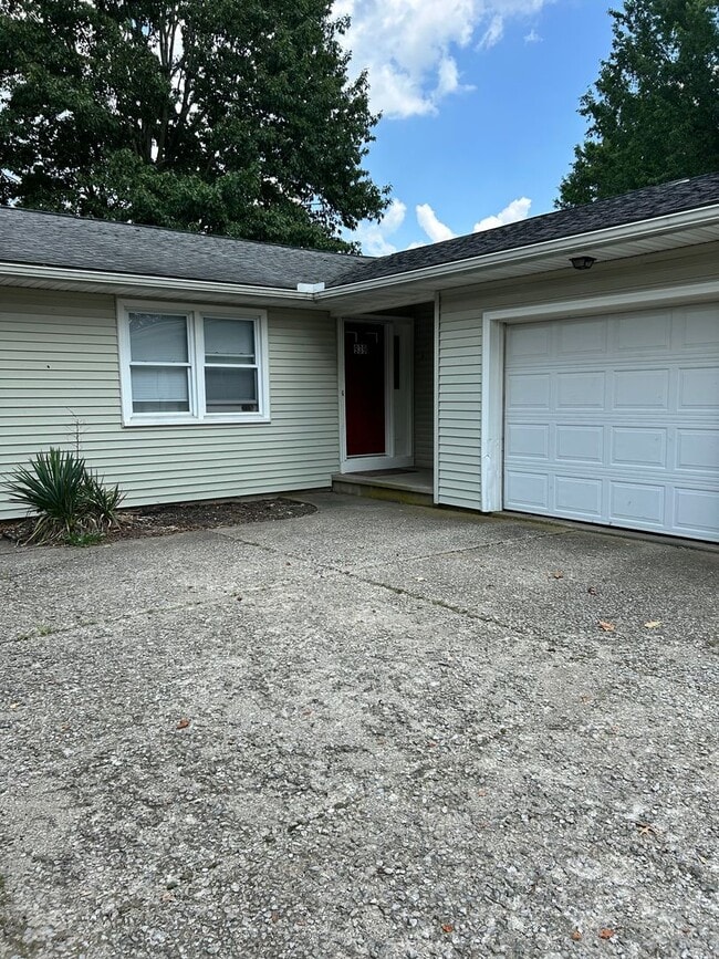 939 Schrock Rd in Orrville, OH - Building Photo - Building Photo