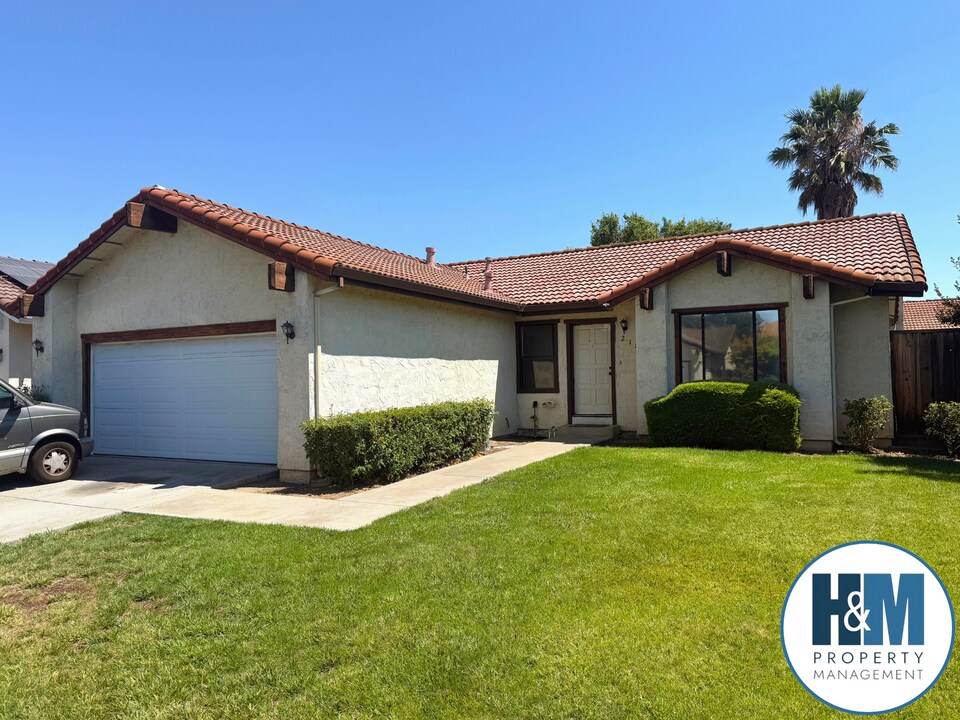 218 Bender Cir in Morgan Hill, CA - Building Photo