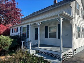 39 Reynolds St in North Kingstown, RI - Building Photo - Building Photo