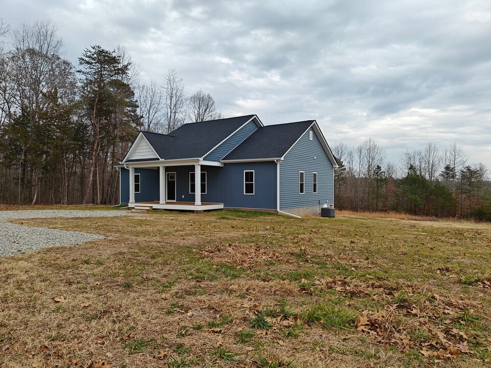 265 French's Store Rd in Cumberland, VA - Building Photo