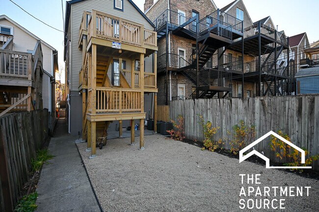 1142 W 17th St in Chicago, IL - Building Photo - Building Photo