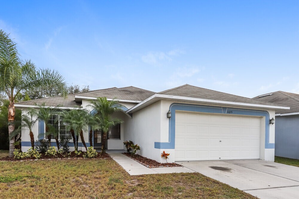 11035 Whittney Chase Dr in Riverview, FL - Building Photo