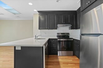 107 Saugatuck Ave in Westport, CT - Building Photo - Building Photo