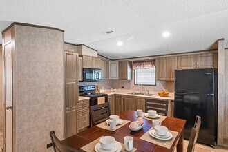 Sizemore Mobile Home Park in Opelika, AL - Foto de edificio - Building Photo