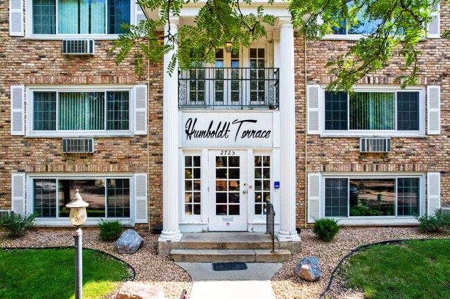 Humboldt Terrace in Minneapolis, MN - Foto de edificio - Building Photo