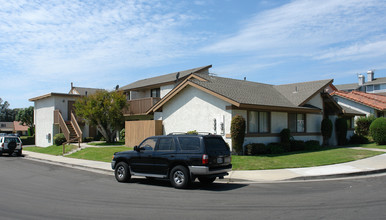 5182 Dunbar Ave in Huntington Beach, CA - Building Photo - Building Photo