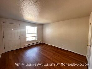 765 W Pine Ave in Meridian, ID - Foto de edificio - Building Photo