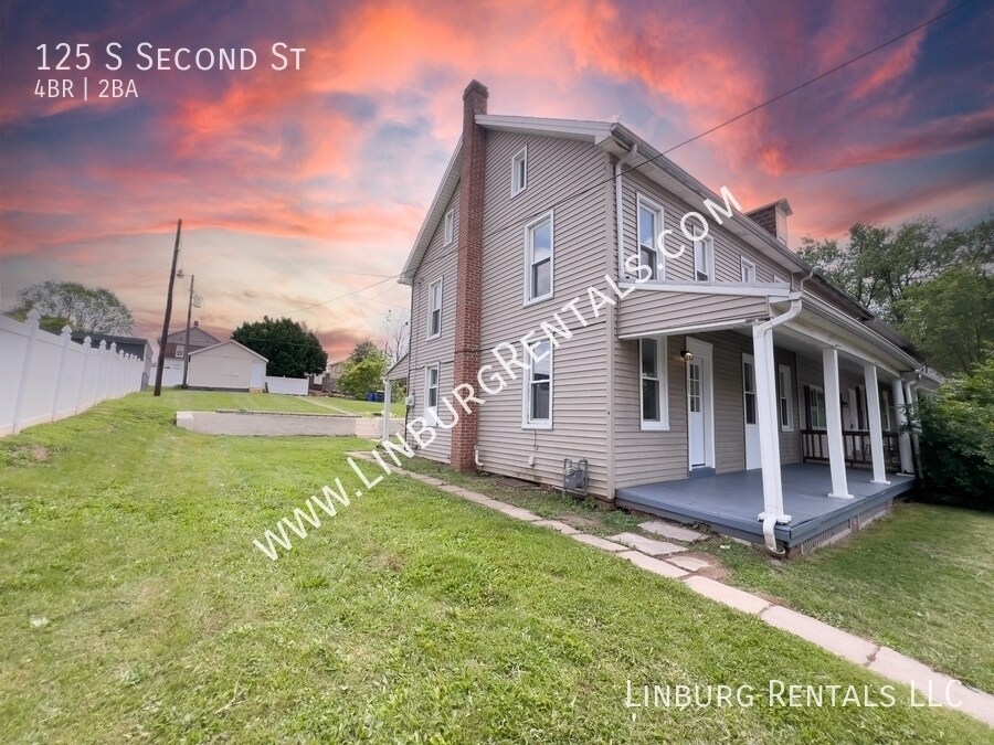 125 S Second St in Mount Wolf, PA - Building Photo
