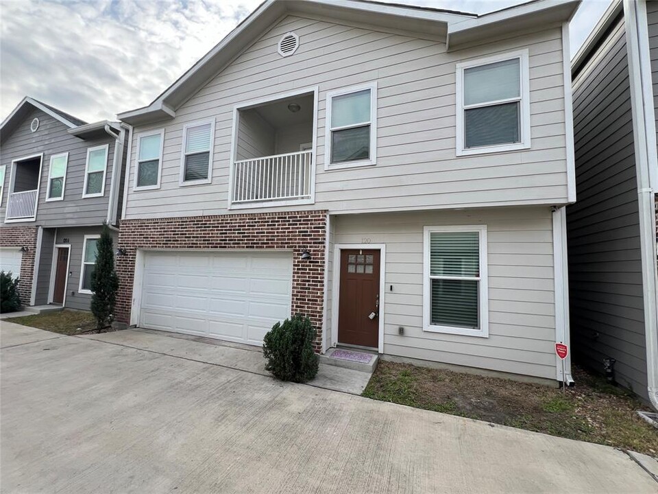 120 Sylvester Rd in Houston, TX - Foto de edificio