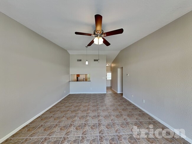 1757 Lakeview Village Dr in Brandon, FL - Building Photo - Building Photo