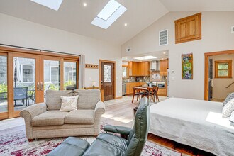 2820 Van Buren St in Alameda, CA - Building Photo - Building Photo