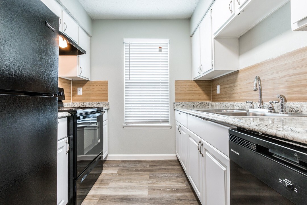 7415-7417 Vintage Hills in Austin, TX - Building Photo