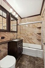 570 Grand St in New York, NY - Foto de edificio - Building Photo