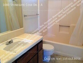 1080 Stonegate Cove Dr-Unit -A in Porterville, CA - Building Photo - Building Photo